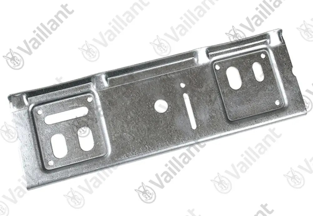 Metallische Halterung von Vaillant mit mehreren Ausschnitten und Löchern zur Befestigung. Oberfläche ist galvanisiert und rostgeschützt.